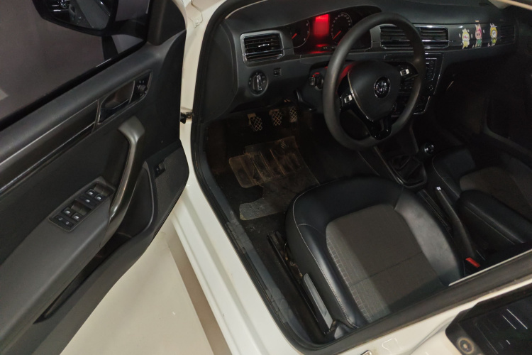 大众 桑塔纳 2016款 1.6L 手动舒适版中控内饰20