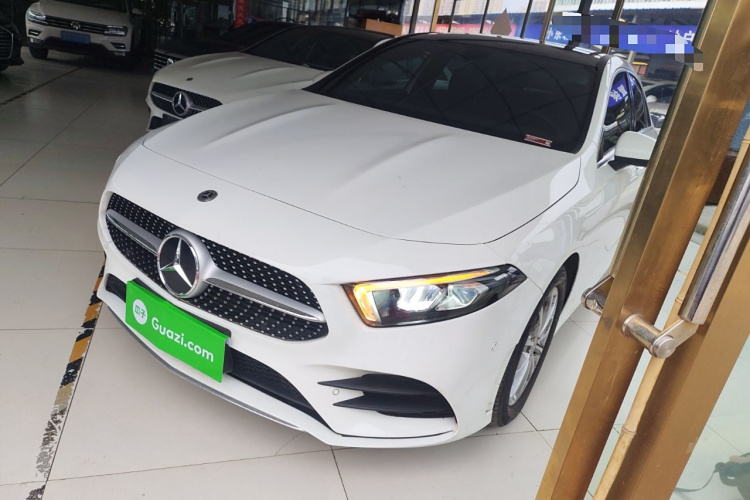 奔驰A级 2021款 A 200 L 运动轿车时尚型车身外观1