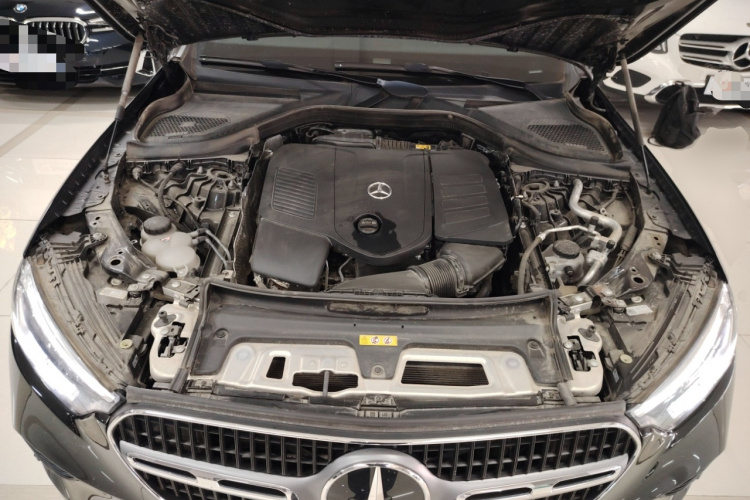 奔驰GLC 2023款 改款 GLC 260 L 4MATIC 动感型 5座机舱底盘24