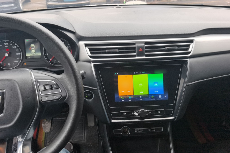 荣威i5 2020款 1.5L 手动4G互联领豪旗舰版中控内饰12