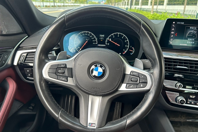 宝马5系 2019款 530Li 尊享型 M运动套装中控内饰7005