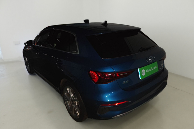 奥迪A3 2021款 Sportback 35 TFSI 时尚致雅型车身外观5