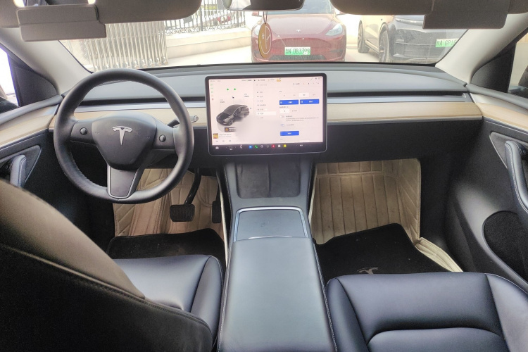 特斯拉 Model Y 2022款 长续航全轮驱动版中控内饰7002