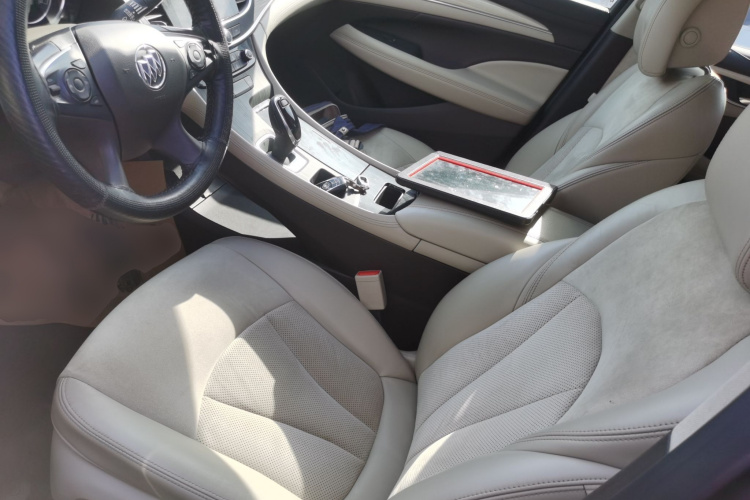 别克 君越 2018款 30H 精英型中控内饰19