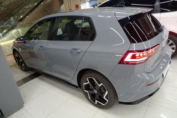 大众 高尔夫 2025款 改款二 300TSI R-Line车身外观6003