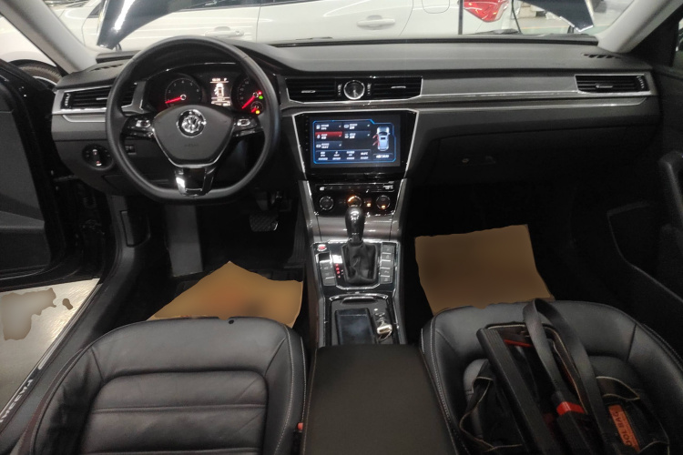 大众 帕萨特 2017款 330TSI DSG尊荣版中控内饰7002