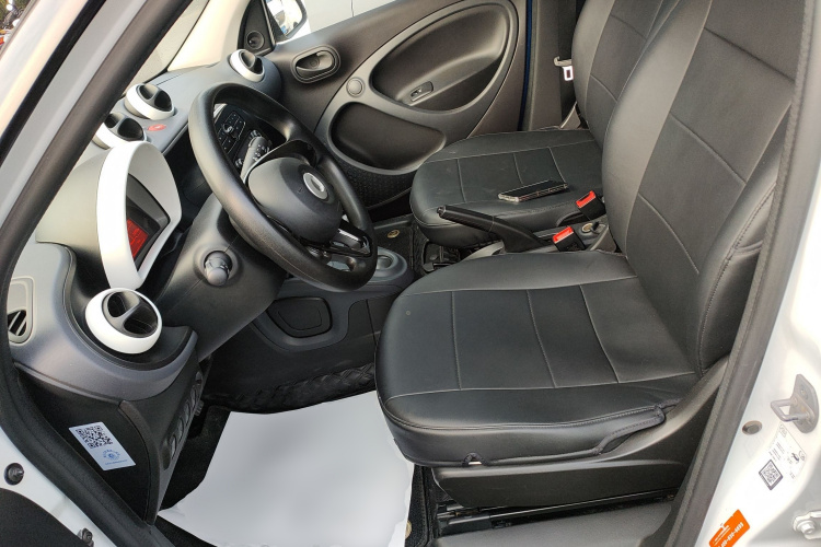 smart forfour 2016款 1.0L 52千瓦灵动版中控内饰19