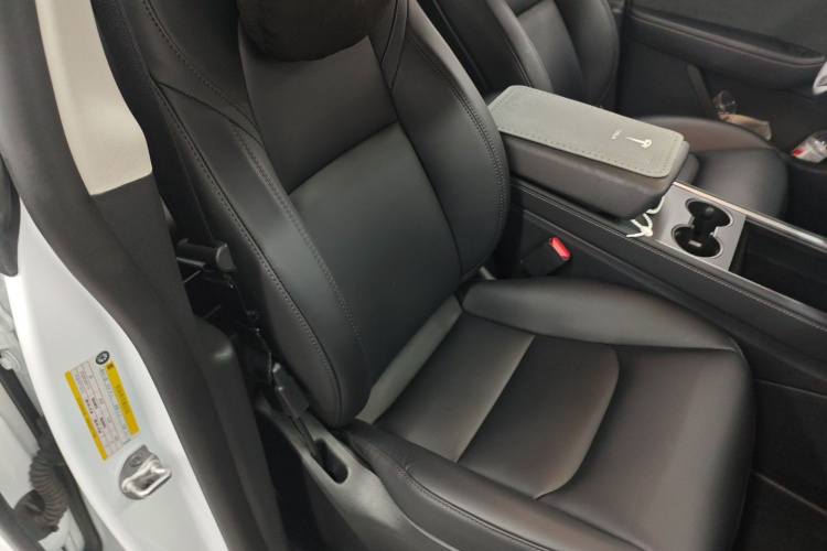 特斯拉 Model Y 2024款 后轮驱动版局部细节41