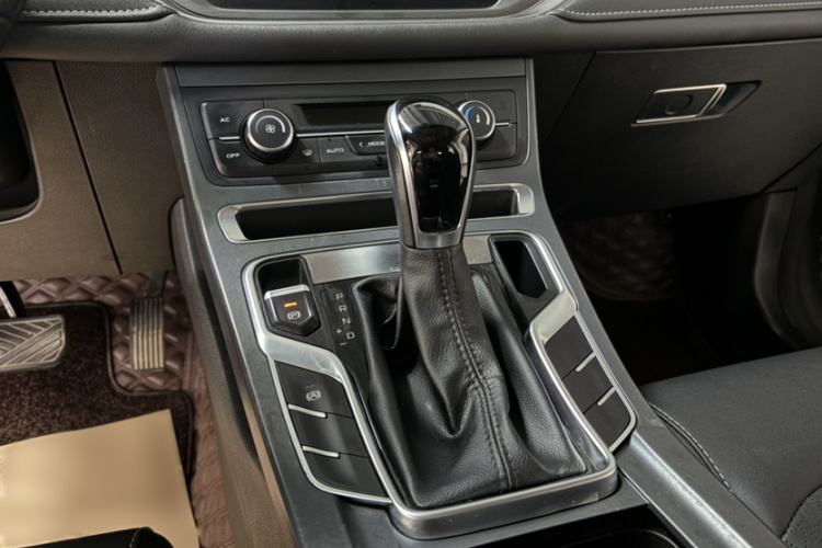 吉利汽车 帝豪 2021款 UP 1.5L CVT豪华型中控内饰7002