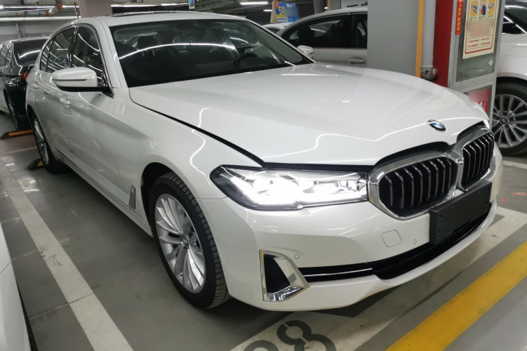 宝马5系 2022款 改款二 525Li 豪华套装车身外观3