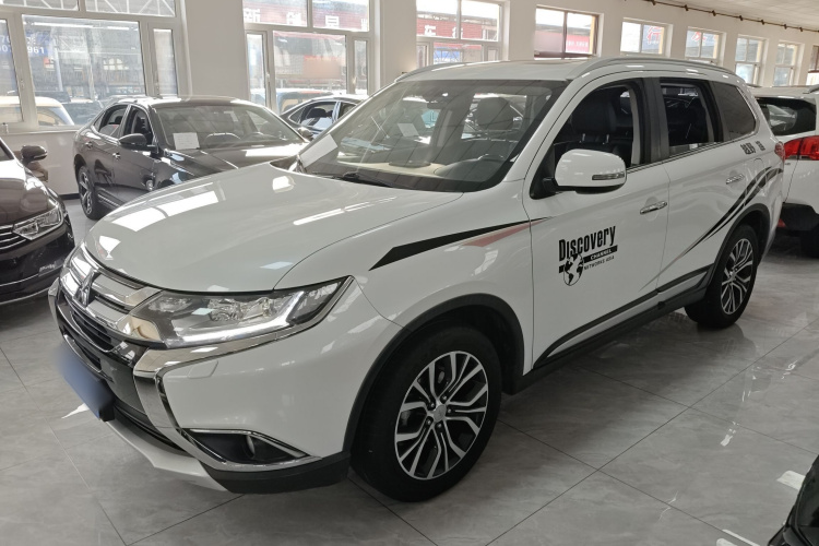 三菱 欧蓝德 2016款 2.4L 四驱精英版 5座车身外观4