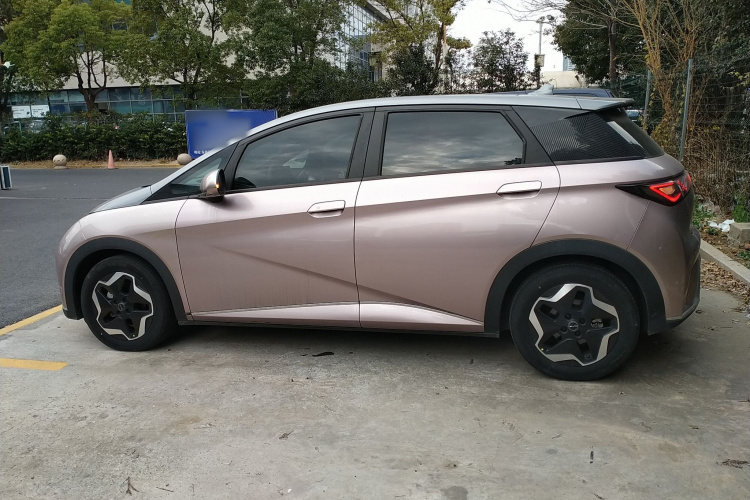 比亚迪 海豚 2021款 405km 时尚版车身外观4