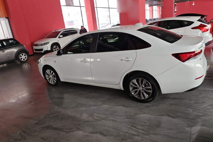 别克 英朗 2018款 18T 自动精英型车身外观4