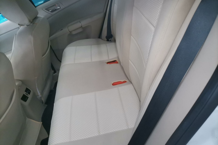 铃木 凯泽西 2011款 2.4L 两驱CVT标准版中控内饰7004