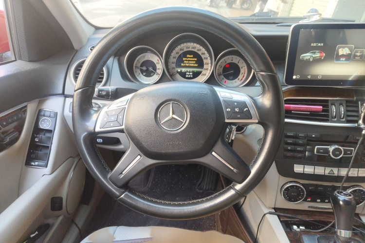 奔驰C级 2013款 C 260 CGI 优雅型局部细节13