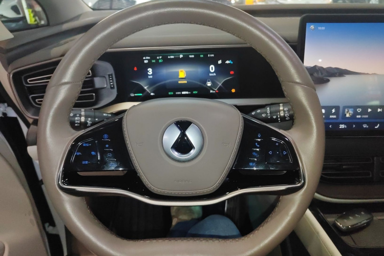 腾势D9 2022款 DM-i 970 四驱尊荣型中控内饰13