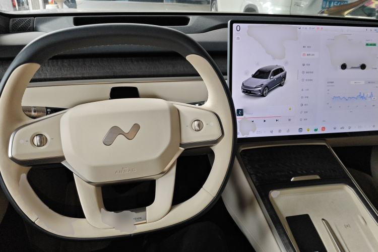 乐道L90 2025款 Max 六座版中控内饰7002