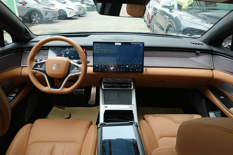 比亚迪 汉L 2025款 DM-p 四驱激光雷达旗舰型中控内饰12