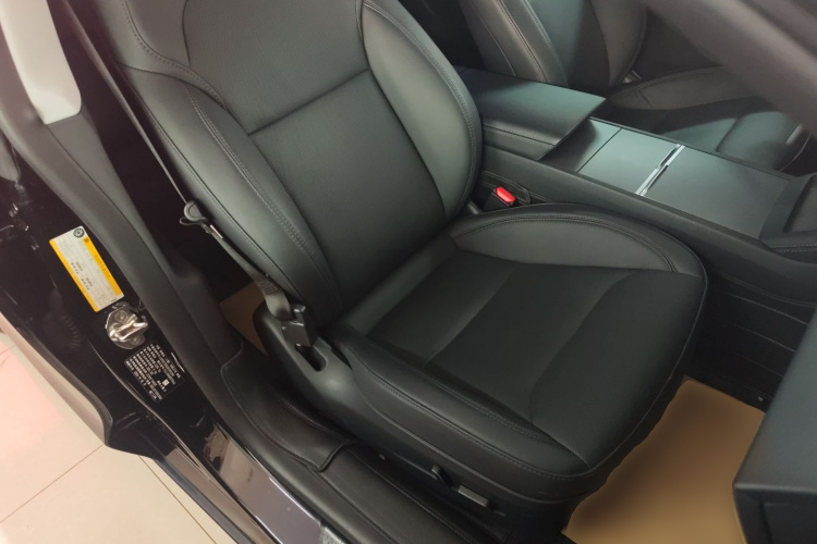 特斯拉 Model 3 2023款 长续航全轮驱动版局部细节41
