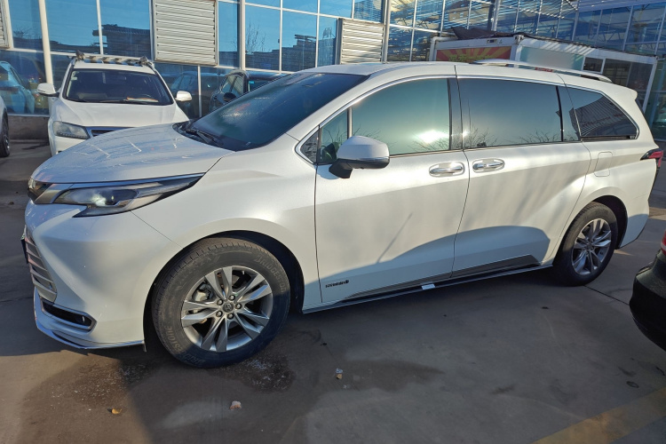 丰田 赛那SIENNA 2021款 2.5L混动 铂金版车身外观4