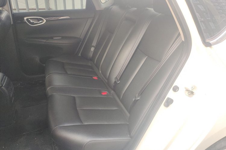 日产 轩逸 2021款 经典 1.6XL CVT豪华版中控内饰21