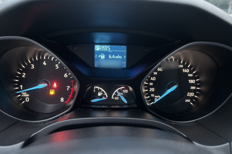 福特 福克斯 2017款 两厢 1.6L 自动风尚型智行版中控内饰7003