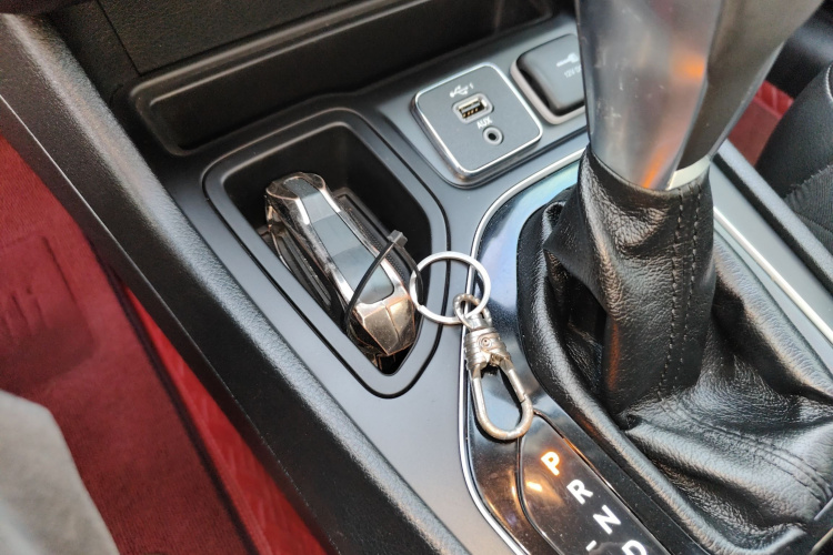 Jeep 自由光 2019款 2.0T 两驱智享版 国V中控内饰7001