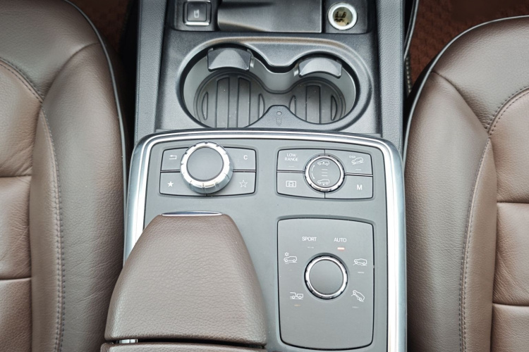 奔驰M级 2012款 ML 350 豪华型中控内饰7007