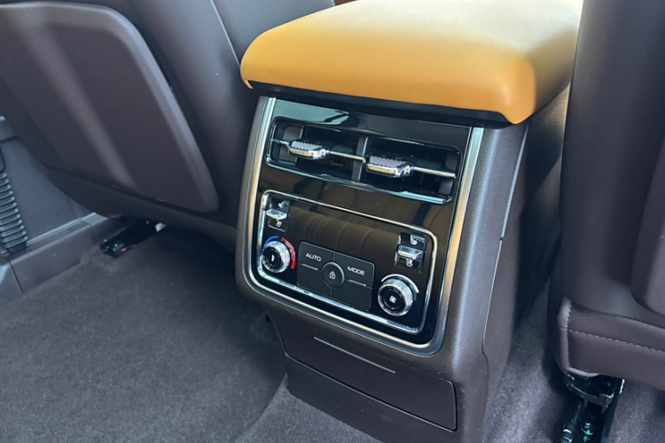 坦克500新能源 2025款 Hi4-Z中控内饰7012