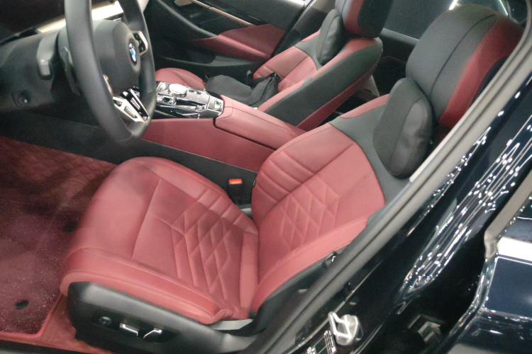 宝马5系 2025款 530Li 尊享型 M运动套装中控内饰19