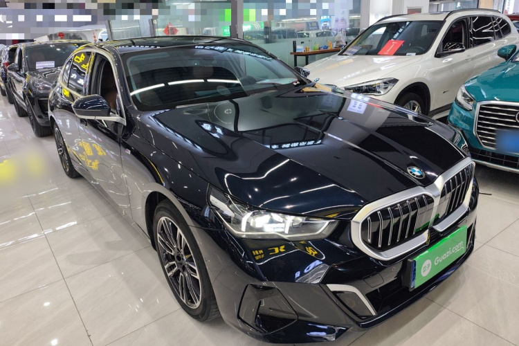 宝马5系 2024款 525Li M运动套装车身外观3
