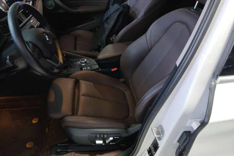 宝马X1 2021款 改款 sDrive20Li 时尚型中控内饰19