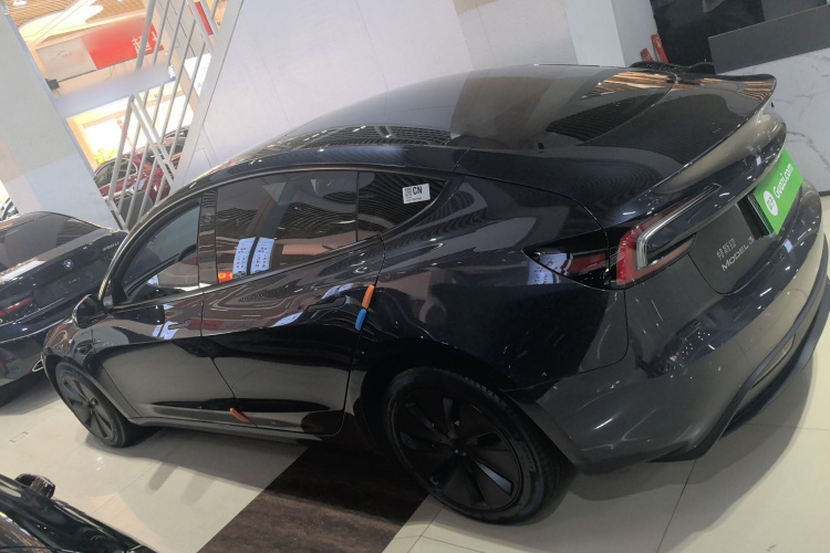 特斯拉 Model 3 2023款 后轮驱动版车身外观4