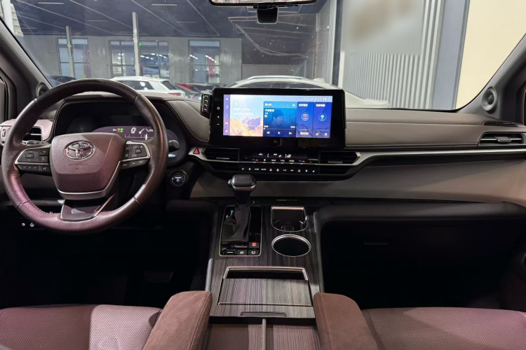 丰田 格瑞维亚 2023款 2.5L混动 旗舰VIP版中控内饰7004