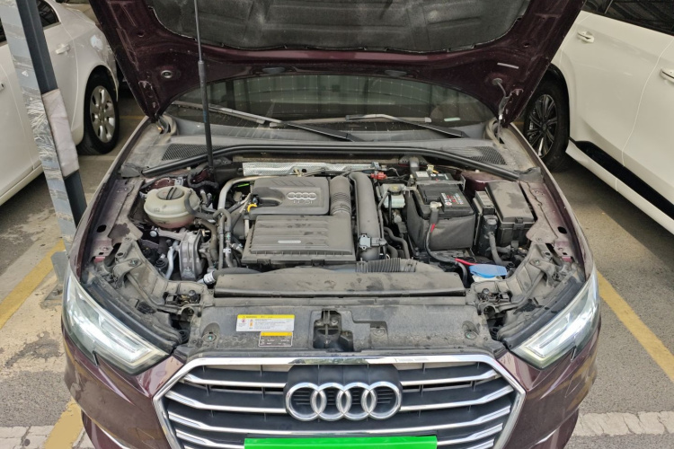 奥迪A3 2017款 Sportback 35 TFSI 风尚型机舱底盘24