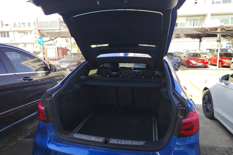 宝马3系GT 2018款 320i M运动型机舱底盘23