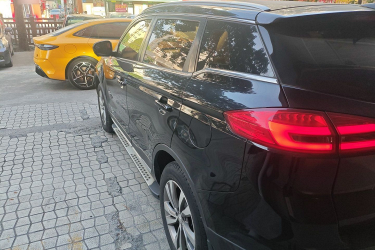 吉利汽车 博越 2016款 1.8TD 自动智慧型车身外观4