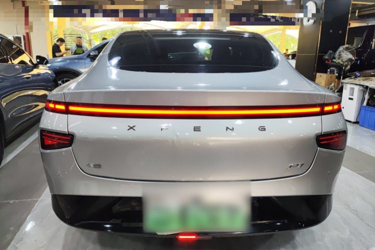 小鹏P7 2022款 625E车身外观6