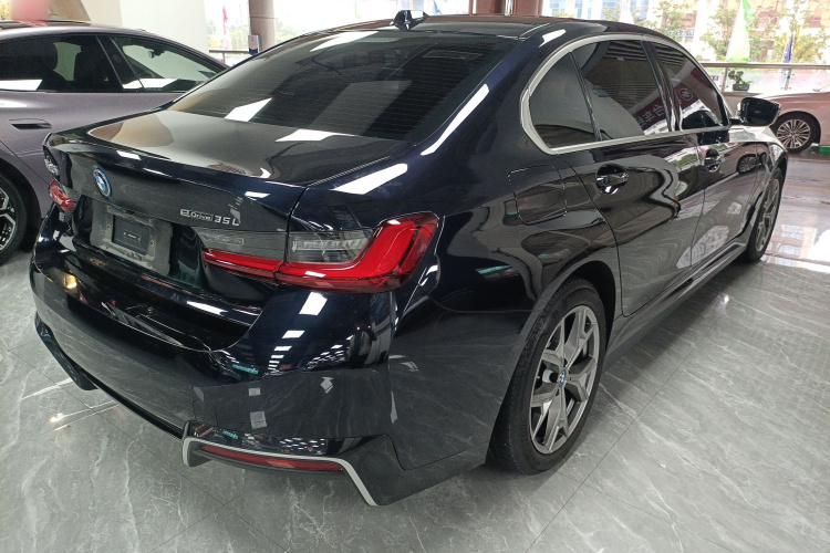 宝马i3 2022款 eDrive 35 L车身外观7