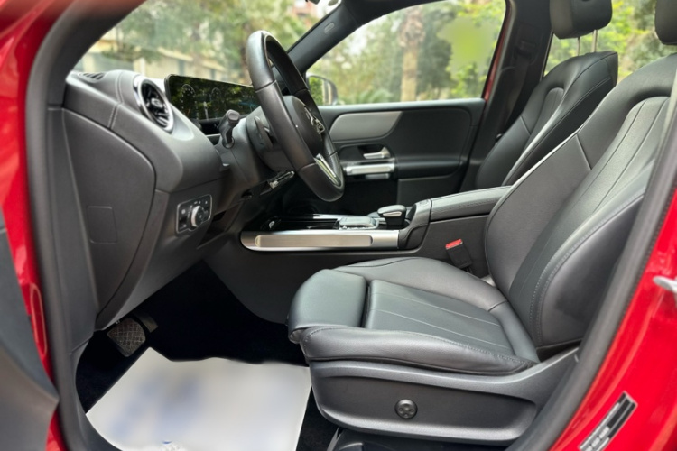 奔驰GLB 2023款 改款 GLB 200 时尚型中控内饰7002