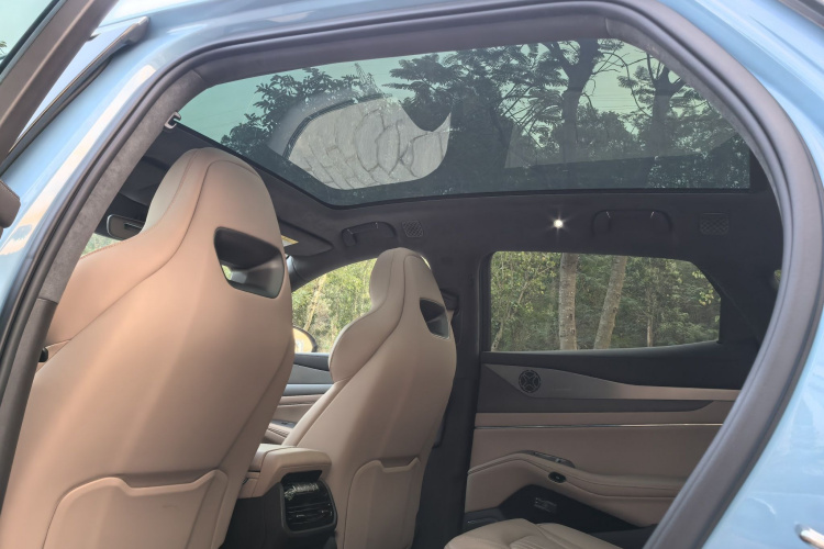 腾势N7 2025款 630 四驱智驾双激光旗舰版中控内饰7002