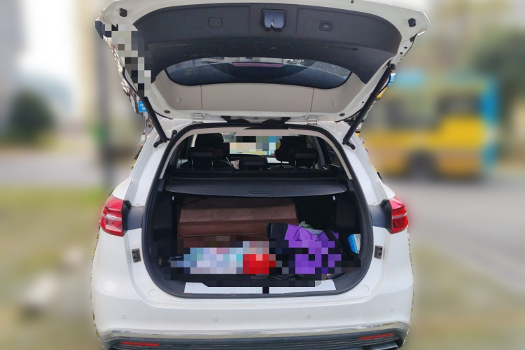 红旗HS5 2022款 改款 2.0T 智联旗享版中控内饰23