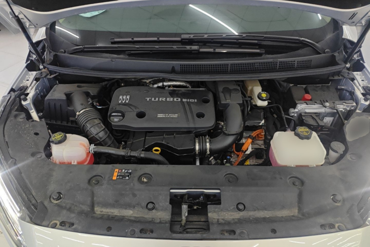 别克GL8新能源 2025款 陆尚 尊享版 7座机舱底盘24