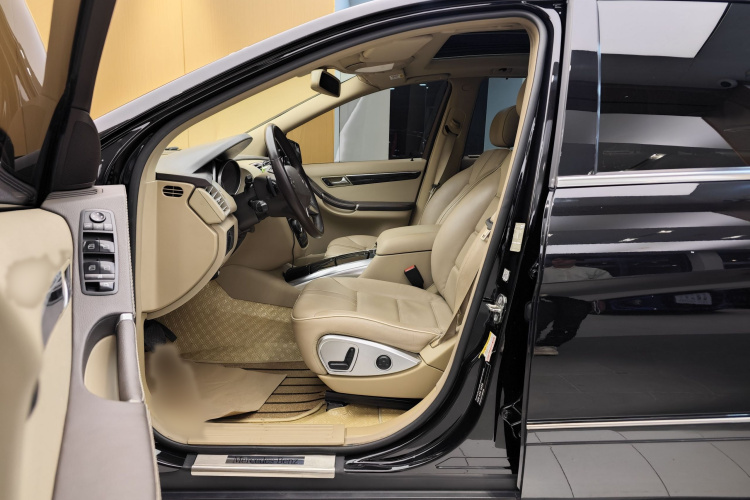 奔驰R级 2014款 R 320 4MATIC 豪华型局部细节19