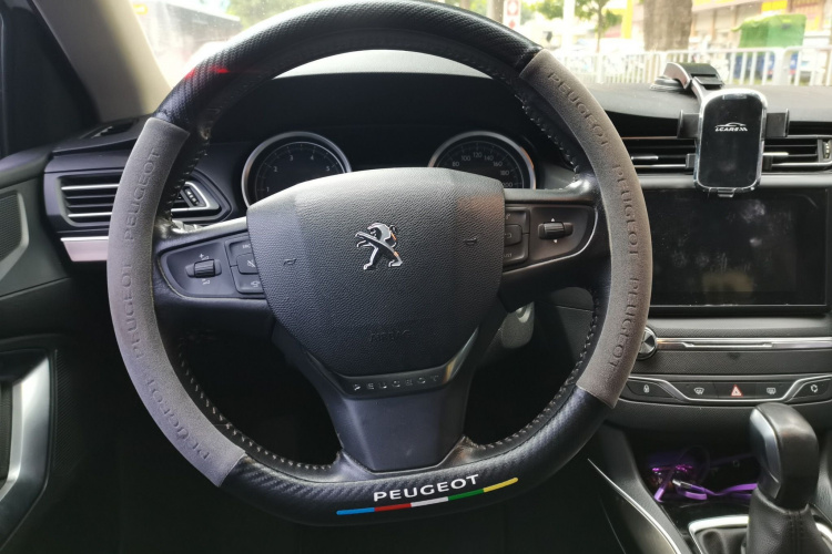 标致408 2016款 1.6T 自动豪华版中控内饰13