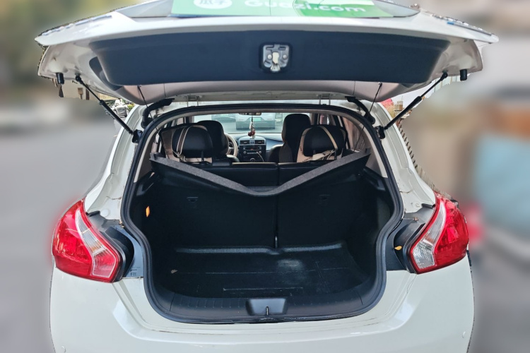 日产 骐达TIIDA 2014款 1.6L CVT酷咖版局部细节23