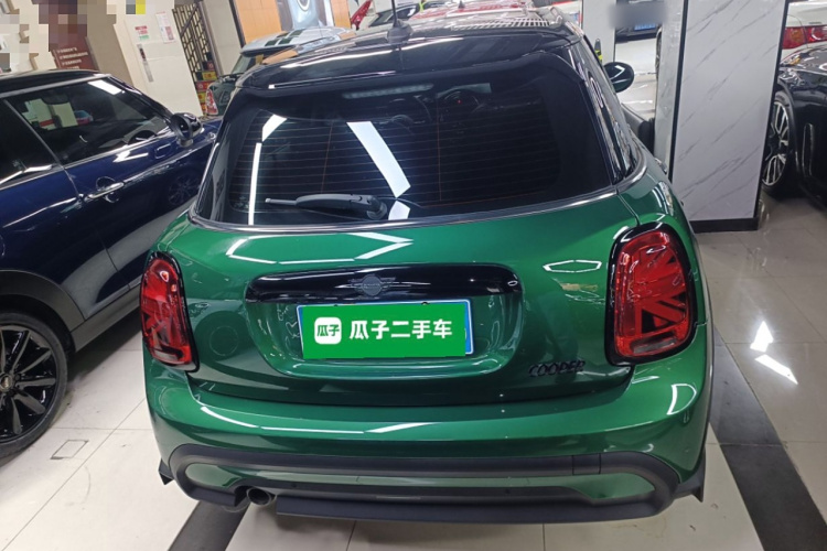 MINI 2023款 1.5T COOPER 艺术家 五门版车身外观6