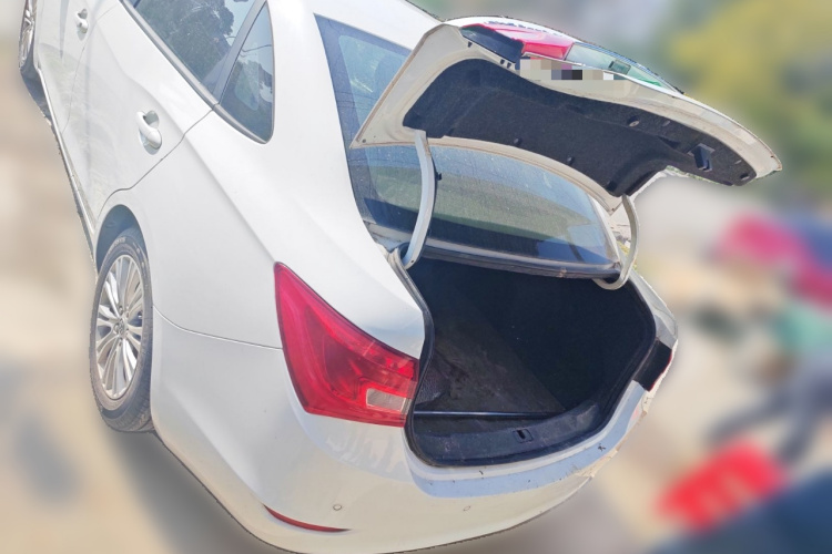 别克 英朗 2015款 18T 双离合豪华型中控内饰23