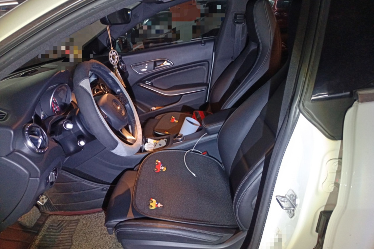 奔驰CLA 2019款 CLA 200 时尚型中控内饰19