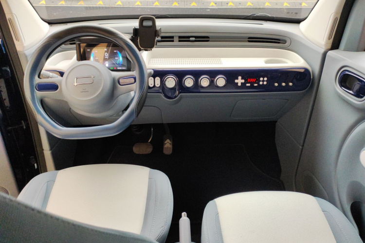 奔腾小马 2025款 222km 闪电马中控内饰12